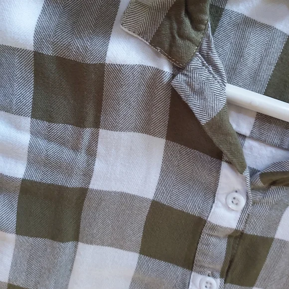 Button down plaid blouse - Picture 3 of 3
